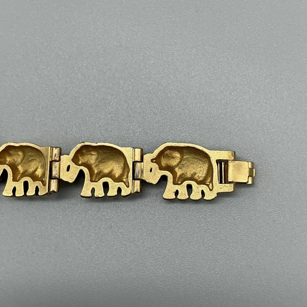 Womens Watch 31mm White Dial Gold Tone Elephant Bracelet New Battery 6.5
